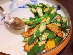 头抽炒秋葵黑豚肉-广州文华东方酒店·江-由辉师傅主理