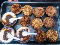 -董哥山城碗碗香(美专校街店)