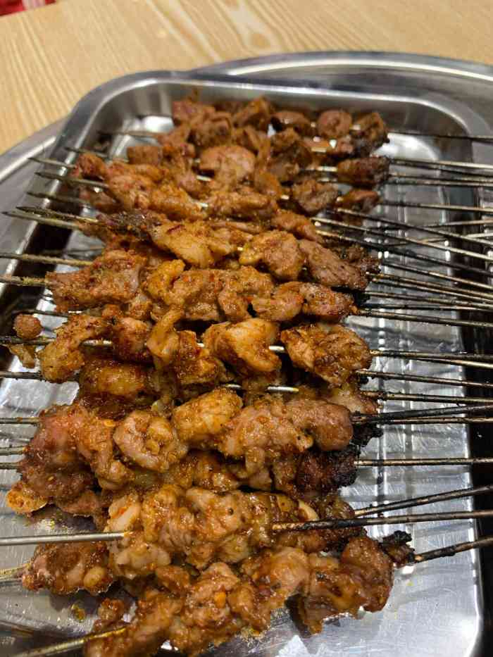 金城烤肉-"烤羊肉的味道和兰州的很像,不过辣椒面发甜.