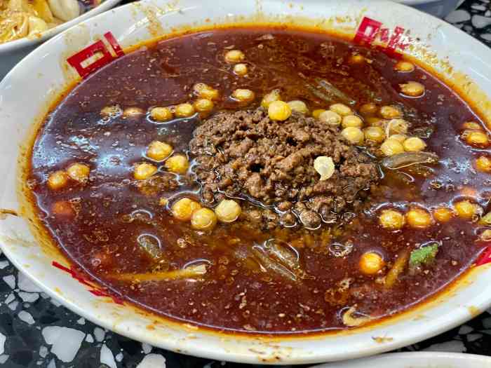 胖妹面庄(重庆两路口店)-"小门脸 在胡同里 饭点排长队 但是没点过.