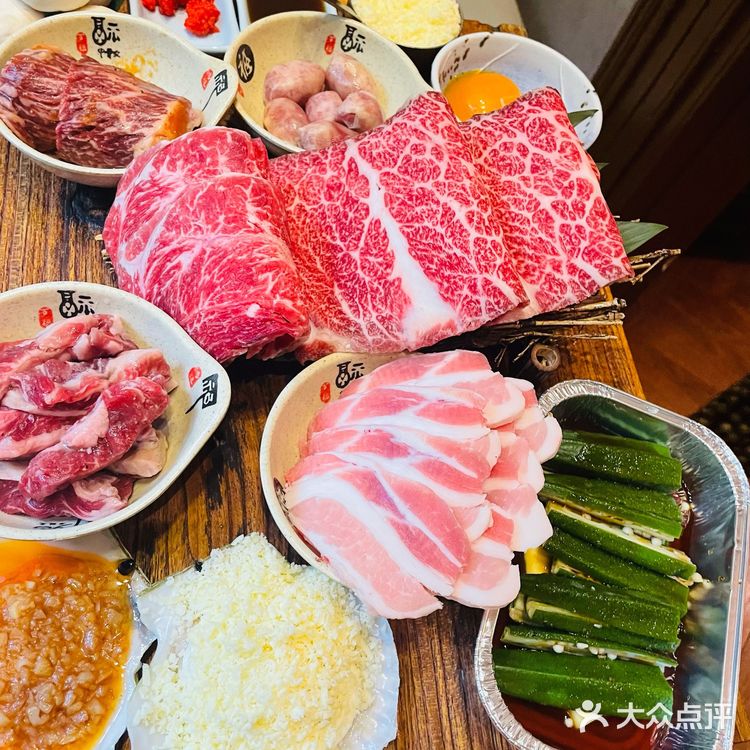 在汉口洋房里吃M9和牛西冷寿喜烧