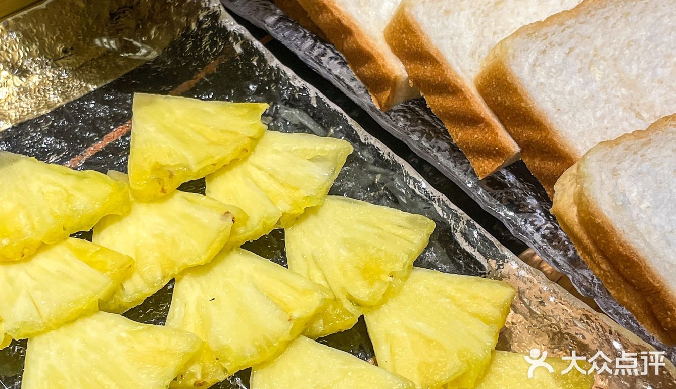 怎么会有这么懂我的店啊！奶fufu的烤菠萝冰淇淋面包🍍