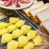 怎么会有这么懂我的店啊！奶fufu的烤菠萝冰淇淋面包🍍