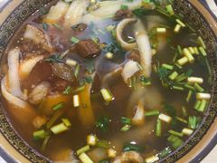 红烧牛肉刀削面-一城一面兰州纯汤牛肉面