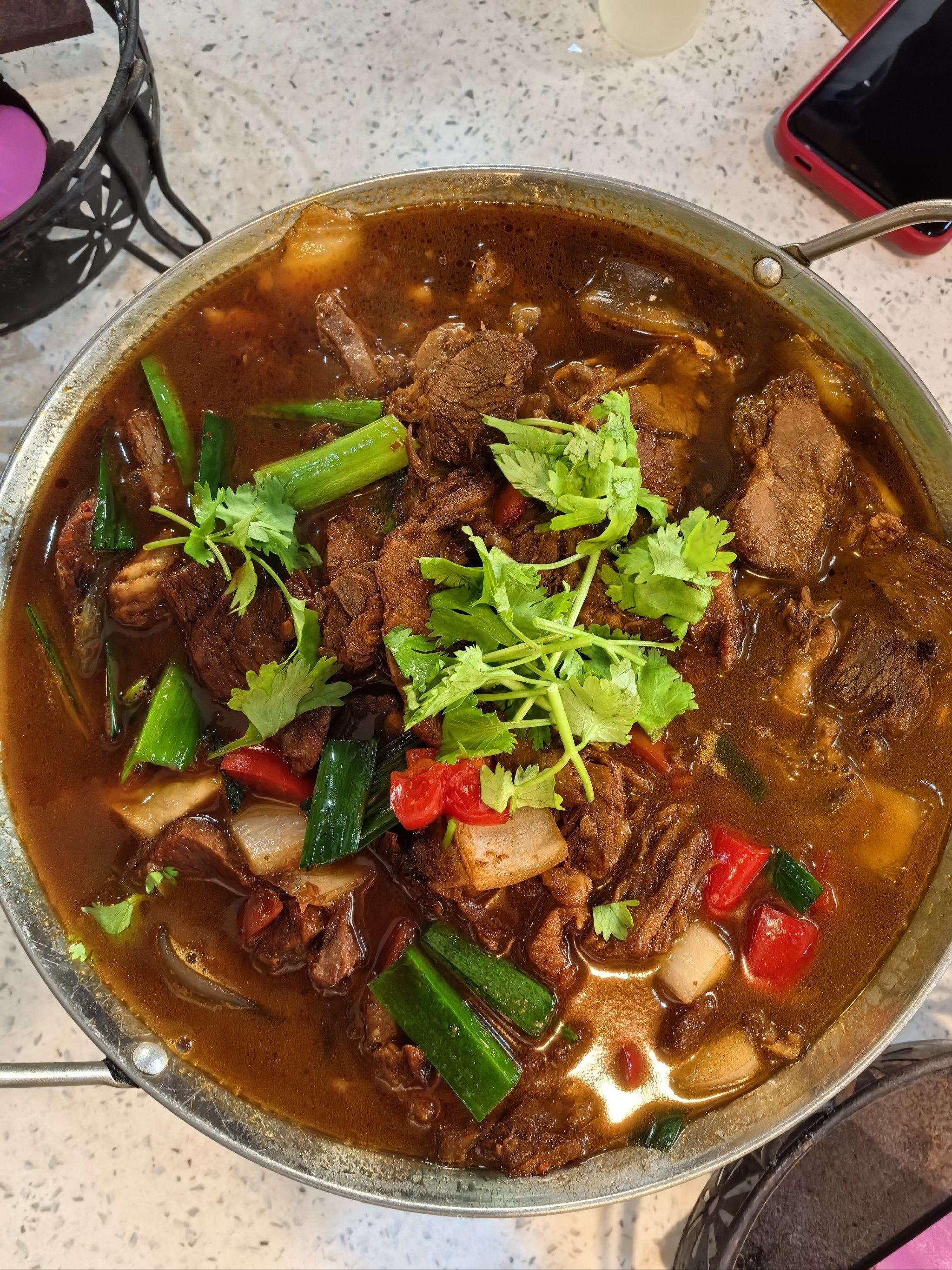 黄牛肉锅仔的汤汁我泡了两碗饭,虾炒年糕甜口很美味,臭干子第一次尝试