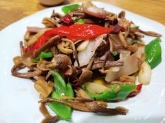 鹿茸菌炒腊肉-妈妈的味道(和顺古镇店)