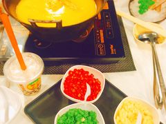 浓厚原只鸡煲花胶汤-鲜入围煮花胶鸡海鲜火锅