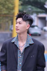 -一家只做男发烫染的店