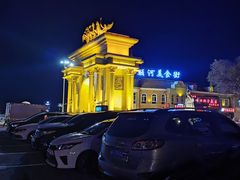 -布尔津河堤夜市