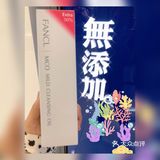 外面还下着雨，商场人不多