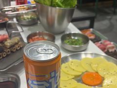 -山野的朋友露营炭火烤肉