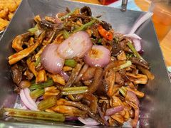 干锅香煸茶树菇-弄堂里(新天地店)