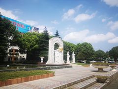 -上海市民办金苹果学校