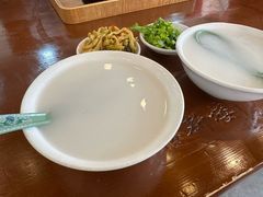 -裕新楼粉面馆·石磨手工粉(四方坪店)