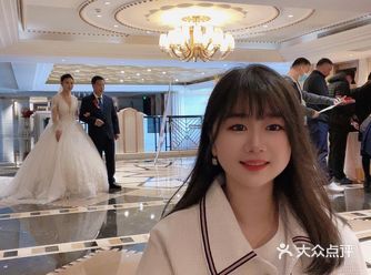 工作好几年以后， 你就会发现你会一直在参加婚礼了~