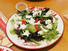 家沙拉-Tube station站点比萨(王府井百货店)