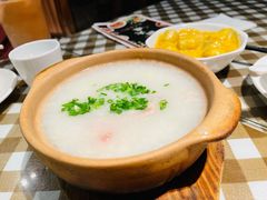 荔湾艇仔粥-新大咀港式茶餐厅(宝山万达店)