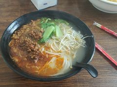 肉酱米线-金家小金碗云南过桥米线