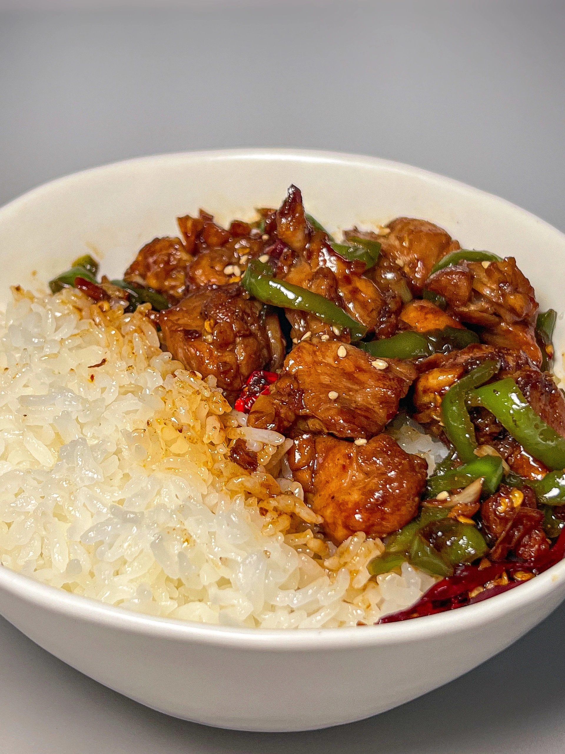 ͜· 🍗这碗小炒鸡腿肉拌饭,嘎嘎