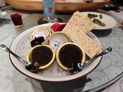 鱼子酱配苏打饼干-一本魅·日式料理