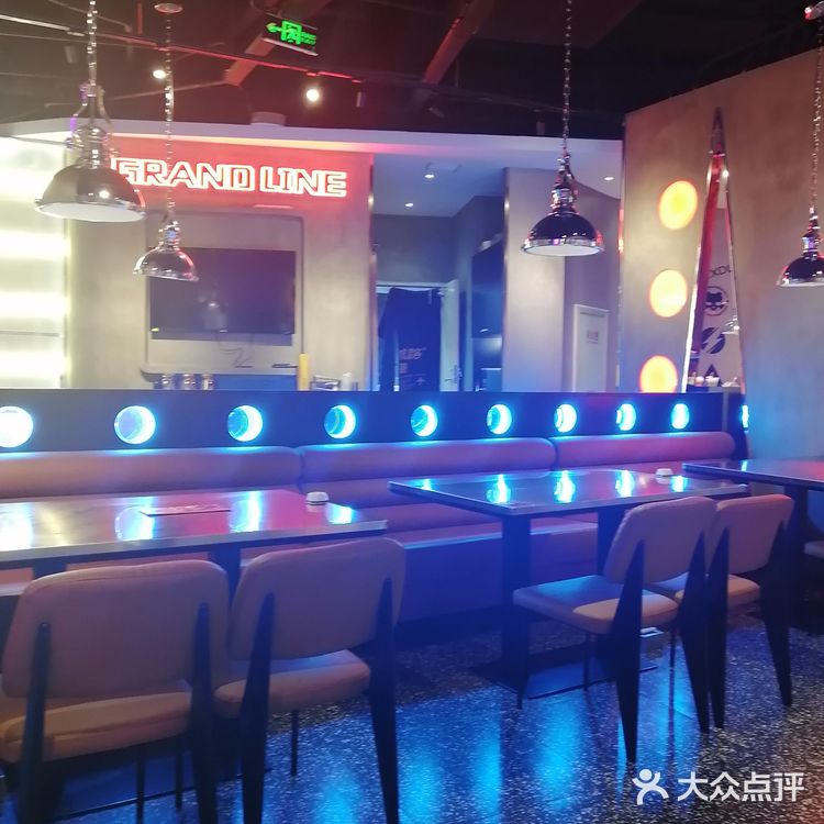 饭点时间也不过是三桌人