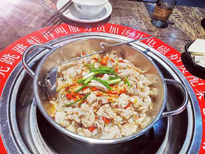 蛙湘何·何记跳跳蛙(望龙店)-"[薄荷]环境:位置在望龙村附近的一个