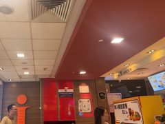 -麦当劳(汉口火车站候车室店)
