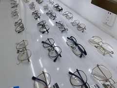 -翰佐蔡司小乐圆·依视路星趣控·暴龙眼镜折扣店