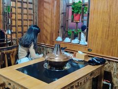 大堂-果松木炭酸菜铜火锅·外婆参鸡汤