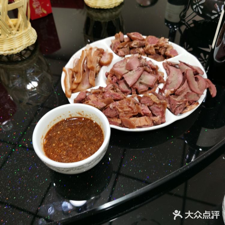菜量巨大。经济实惠，价格不贵