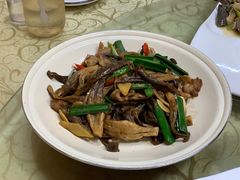 鹿茸菌菇炒香猪肉-来客家食府 · 福建客家菜(厦禾路店)