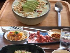 牛油果拌饭-小食院简餐厅