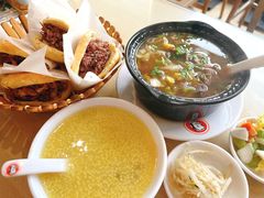 -闫家驴肉老店(华电一校店)