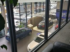 -上海宝信宝马4S店