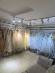 -月月婚纱礼服仓储店(王府井店)