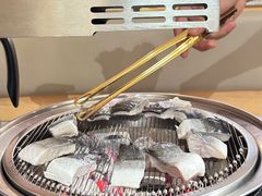 -围炉肉舍•炭烤活鳗•丹东海鲜烤肉(步行街店)