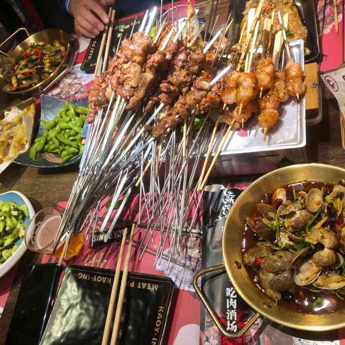 周六下午四点半到店已经人满为患了以前以为这家没人没想到这么火烧烤