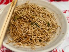 -肥肥虾庄·金牌油焖大虾(汉口城市广场店)