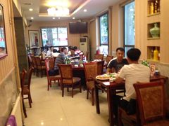 大堂-金牌餐厅·天津菜·八珍豆腐·老爆三(瓷房子店)