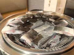 -围炉肉舍•炭烤活鳗•丹东海鲜烤肉(步行街店)