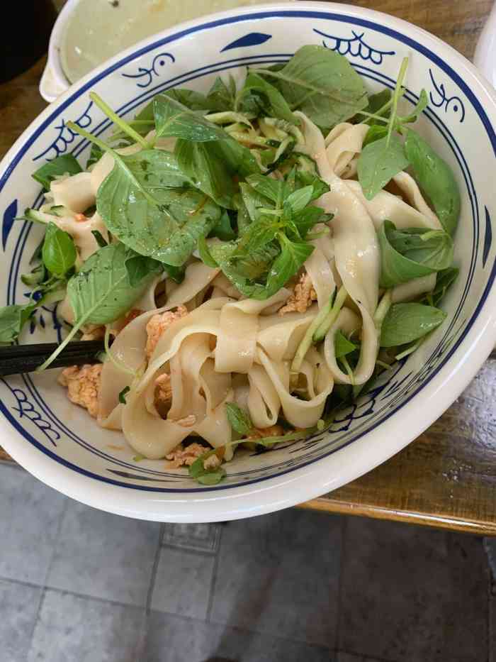 黎留义烩面馆(龙子湖店)-"中午聚会完,晚上简单吃个烩面吧,整碗热乎.