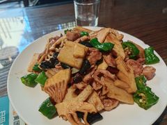 -泉畔人家·老济南经典鲁菜(大明湖店)
