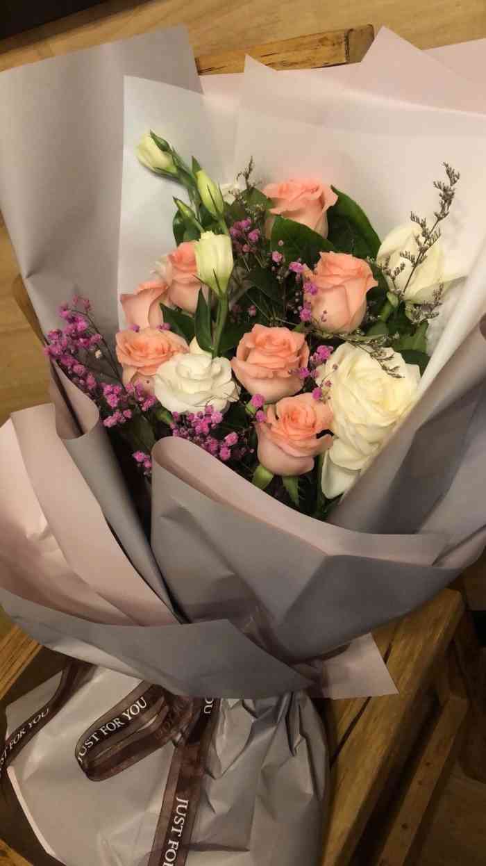 花递鲜花店(初遇花坊6282店)-"情人节老公送了我一大束玫瑰花95太