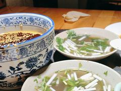 -大众跷脚牛肉馆·非遗传承单位(峨眉山店)