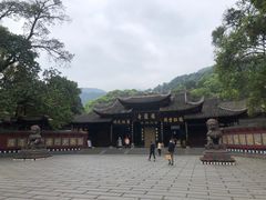 -峨眉山报国寺