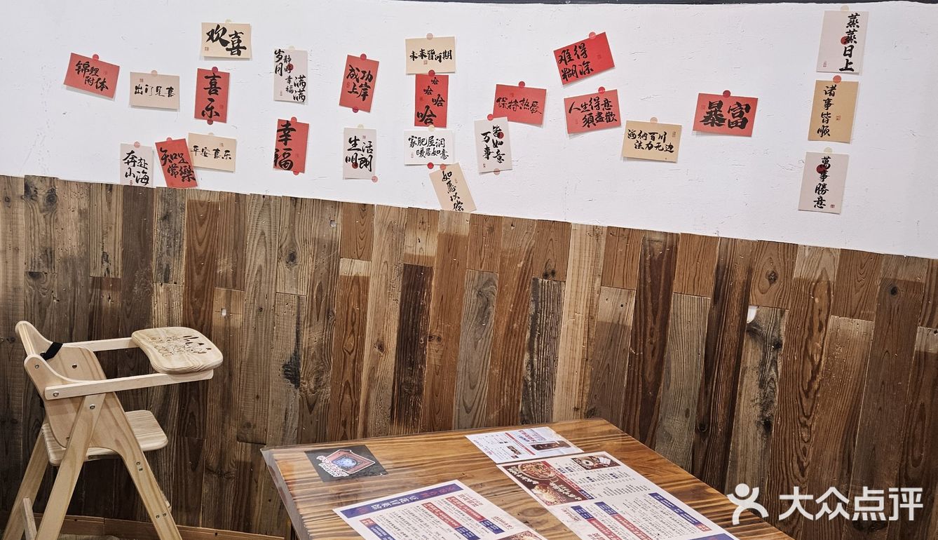 这家冒烤鸭里居然还有炸蛋，豆花，玩的很溜呀