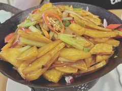 干锅土豆片-钰田大院·怀柔地道农家菜·烤虹鳟鱼(雁栖湖店)