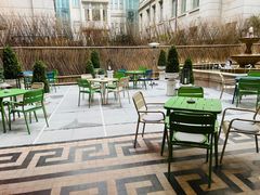 露天位-潮一不贰·法式甜品·生日蛋糕·西式简餐(外滩店)