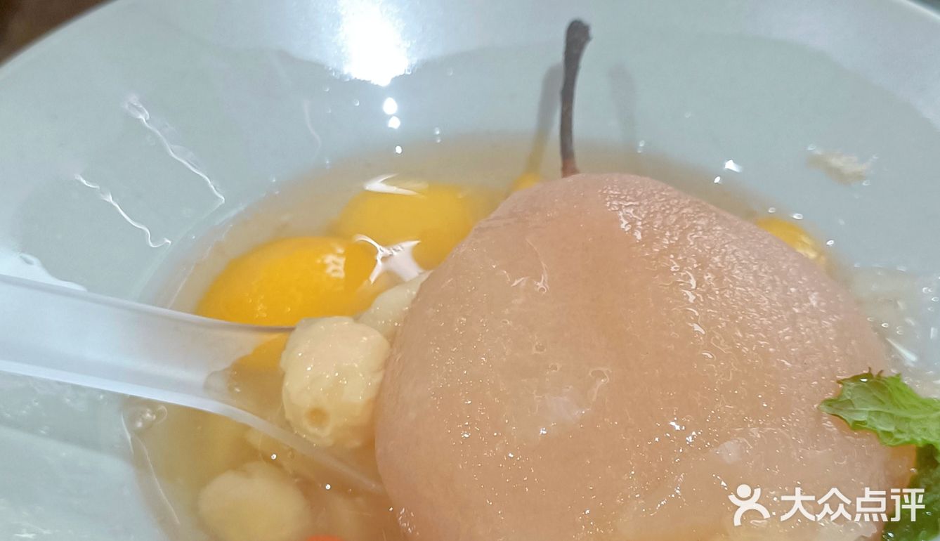 谁家甜汤里放了一整颗雪梨呀[憨笑]