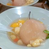 谁家甜汤里放了一整颗雪梨呀[憨笑]